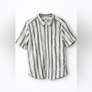Men’s Gap Short Sleeve Button Down (Size Large)